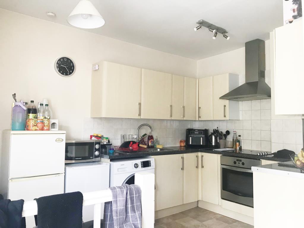 Lot: 11 - TOWN CENTRE FLAT FOR INVESTMENT -